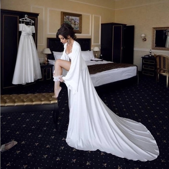 Bridal Robe with Train - Picture 1 of 9